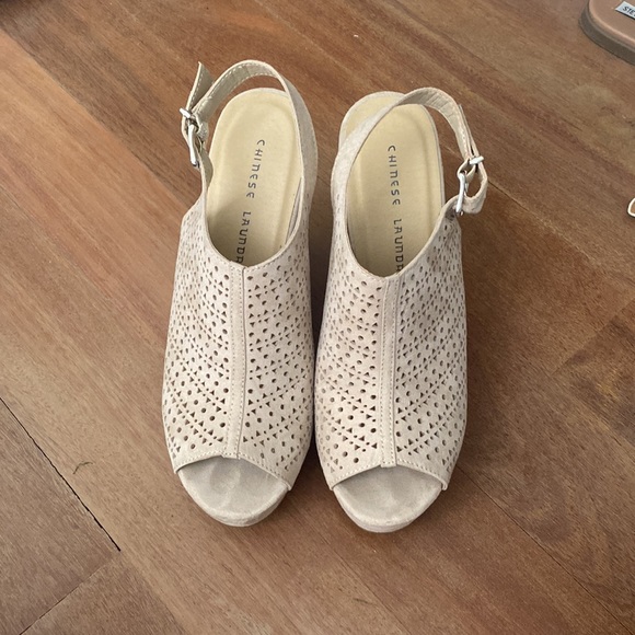 Tan wedges - Picture 2 of 2